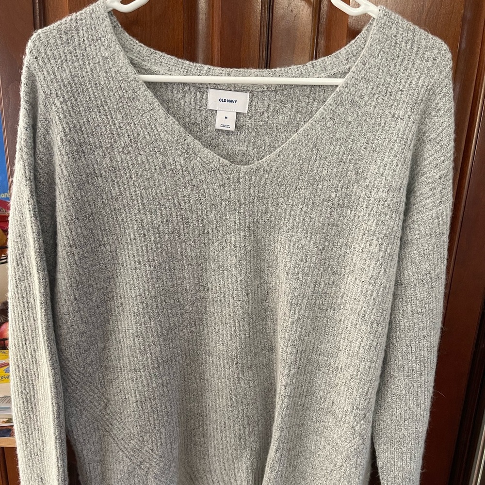 Old navy v neck sweater NWOT